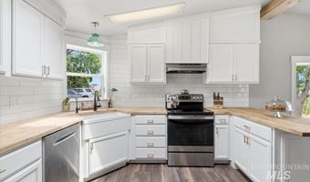 17114 Goodson Rd, Caldwell, ID 83607