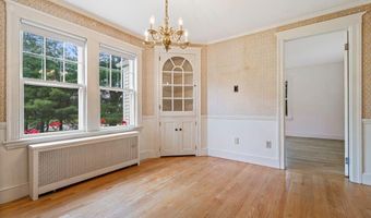 5 Phillips Rd, Falmouth, ME 04105