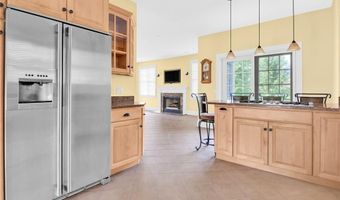 75 Wood St, Bristol, RI 02809