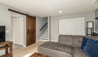 911 Lloyd Ave, Aurora, OH 44202