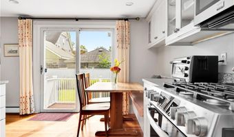 82 Sefton Dr, Cranston, RI 02905