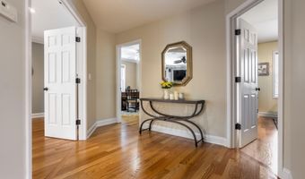 15 Wildwood Dr, Albany, NY 12211