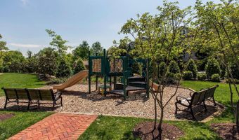 1857 POTOMAC GREENS Dr, Alexandria, VA 22314