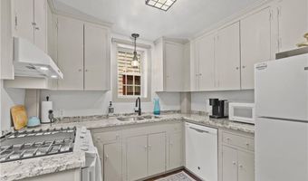 11 Cross St, Newport, RI 02840