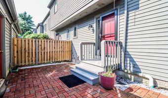 22 Ledgewood Dr 22, Brookfield, CT 06804