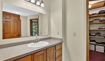 15129 Locust Grove Dr, Argentine, MI 48418