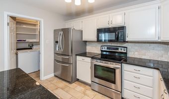 925 Westrun Dr, Ballwin, MO 63021