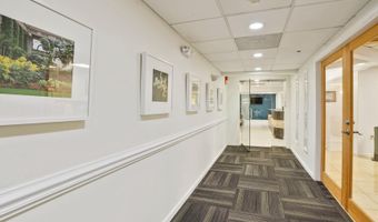 3 WASHINGTON Cir NW G2, Washington, DC 20037
