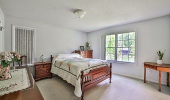 125 Stahl Rd, Amherst, NY 14068