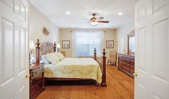10 Harbor Pl, Barnegat, NJ 08005
