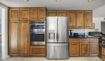 2142 Klamath Dr, Camarillo, CA 93010