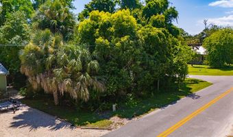 140 5th St, Apalachicola, FL 32320