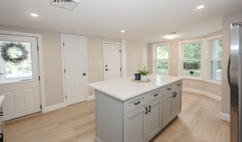 32 Raymond Rd, Auburn, NH 03032