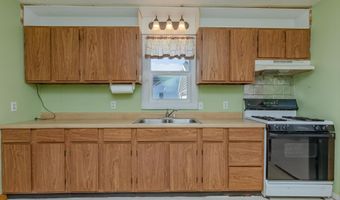 83 Rohr St, Arnolds Park, IA 51331