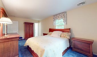 45 N Nabby Rd, Danbury, CT 06811