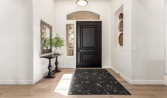 940 W MACAW Dr, Chandler, AZ 85286