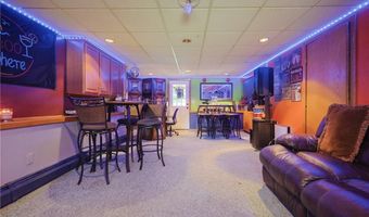 52 Urquhart St, Cranston, RI 02920