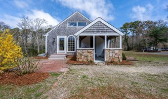 45 Old Phinney's Ln, Barnstable, MA 02630