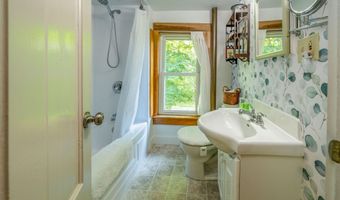 15 Marsh Rd, Belfast, ME 04915