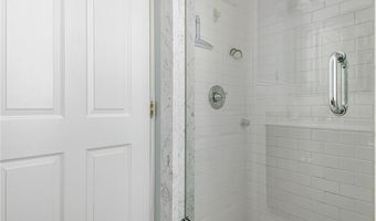 90 Rhode Island Ave 2, Newport, RI 02840