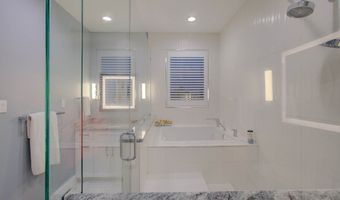 102 Angelfish Ct, Aransas Pass, TX 78336