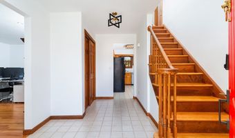 8 Phoebee Ln, Brookfield, CT 06804