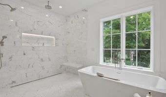 8 Fado Ln, Cos Cob, CT 06807