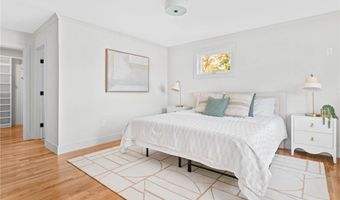 91 Houston Ave, Newport, RI 02840