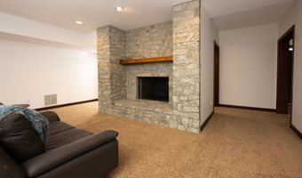 10671 Geist Ridge Ct, Fishers, IN 46040