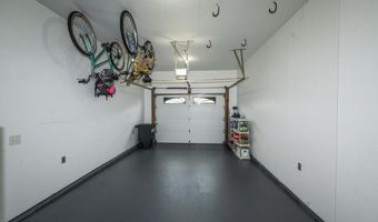 4 Debbie Dr, Altamont, NY 12009