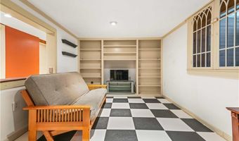 128 Eustis Ave, Newport, RI 02840