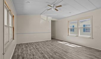 92 Bayview Pkwy, Middletown, RI 02842