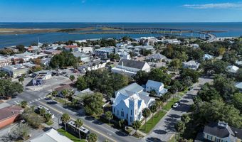 215 8th St, Apalachicola, FL 32320