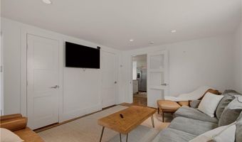 59 Houston Ave, Newport, RI 02840