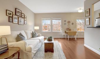 1251 E ABINGDON Dr #1121, Alexandria, VA 22314