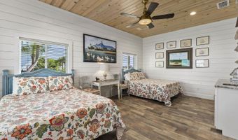 140 BAY HARBOR Dr, Aransas Pass, TX 78336