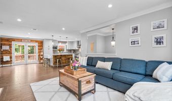 8605 ARDFOUR Ln, Annandale, VA 22003