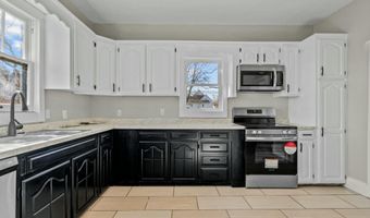 110 W Locust St, Aurora, MO 65605
