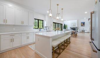 2 Buckingham Rd, Bayonne, NJ 07035