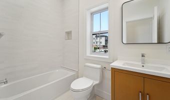 90 E 27TH St 1, Bayonne, NJ 07002