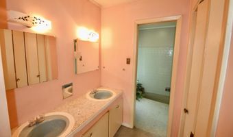 1915 N River Oaks Dr, Abbeville, LA 70510