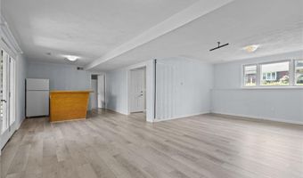 19 Irondale St, Warwick, RI 02886