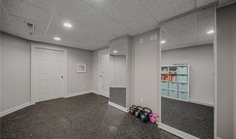 985 W Martin Ave, Amherst, OH 44001