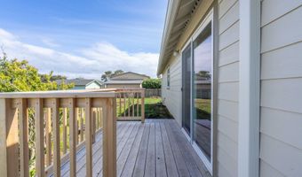 655 11th St, Bandon, OR 97411