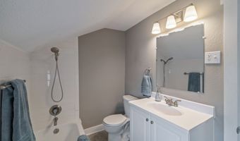 1135 Court St, Adel, IA 50003