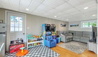 92 Chatworth Ave, Warwick, RI 02886