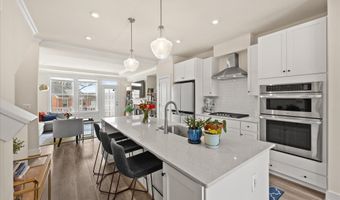 2236 S GLEBE Rd, Arlington, VA 22206