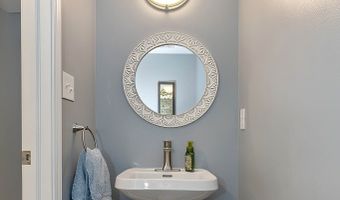 6201 Arrowhead Dr, Anderson, IN 46013