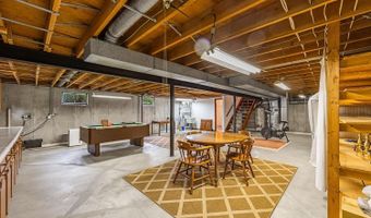 408 Hillview Dr, Aurora, IN 47001