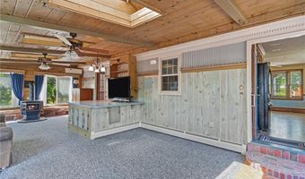 21 Foxhill Ave, Bristol, RI 02809